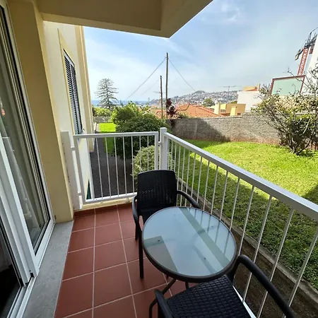 Santiago I Daire Funchal